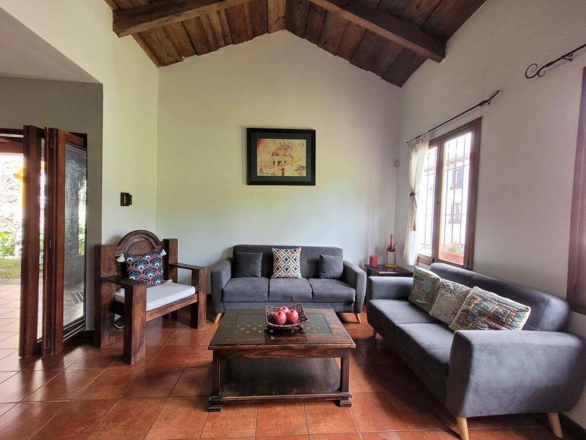 Amplia Casa Antigua Guatemala Con Pergola Y Jardin Βίλα Εξωτερικό φωτογραφία