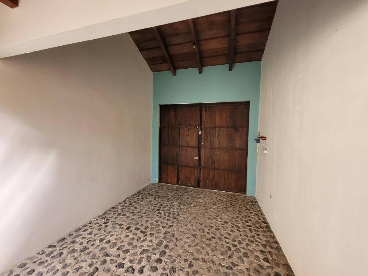 Amplia Casa Antigua Guatemala Con Pergola Y Jardin Βίλα Εξωτερικό φωτογραφία