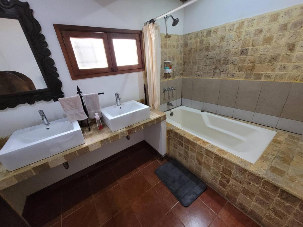 Amplia Casa Antigua Guatemala Con Pergola Y Jardin Βίλα Εξωτερικό φωτογραφία