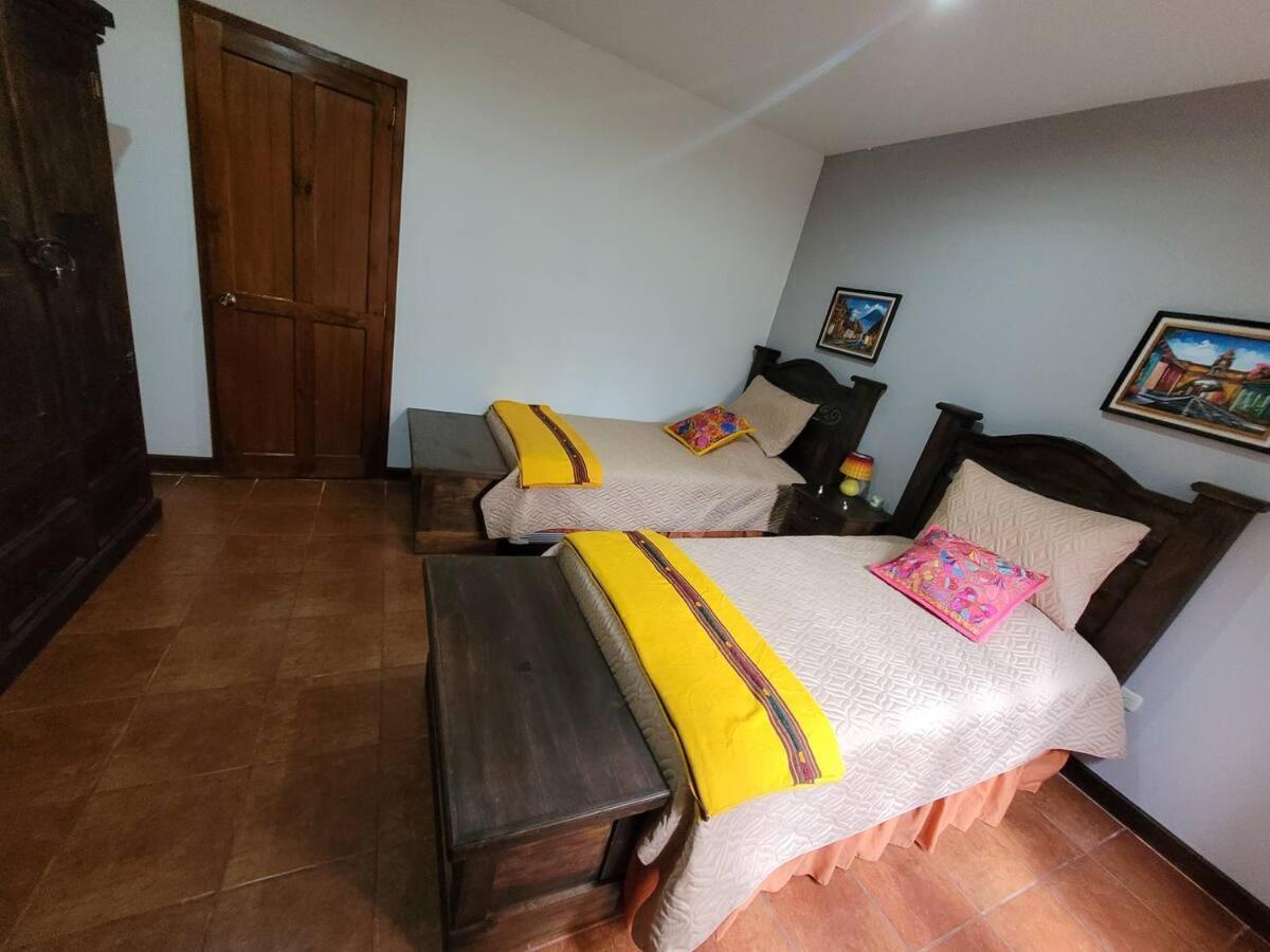 Amplia Casa Antigua Guatemala Con Pergola Y Jardin Βίλα Εξωτερικό φωτογραφία