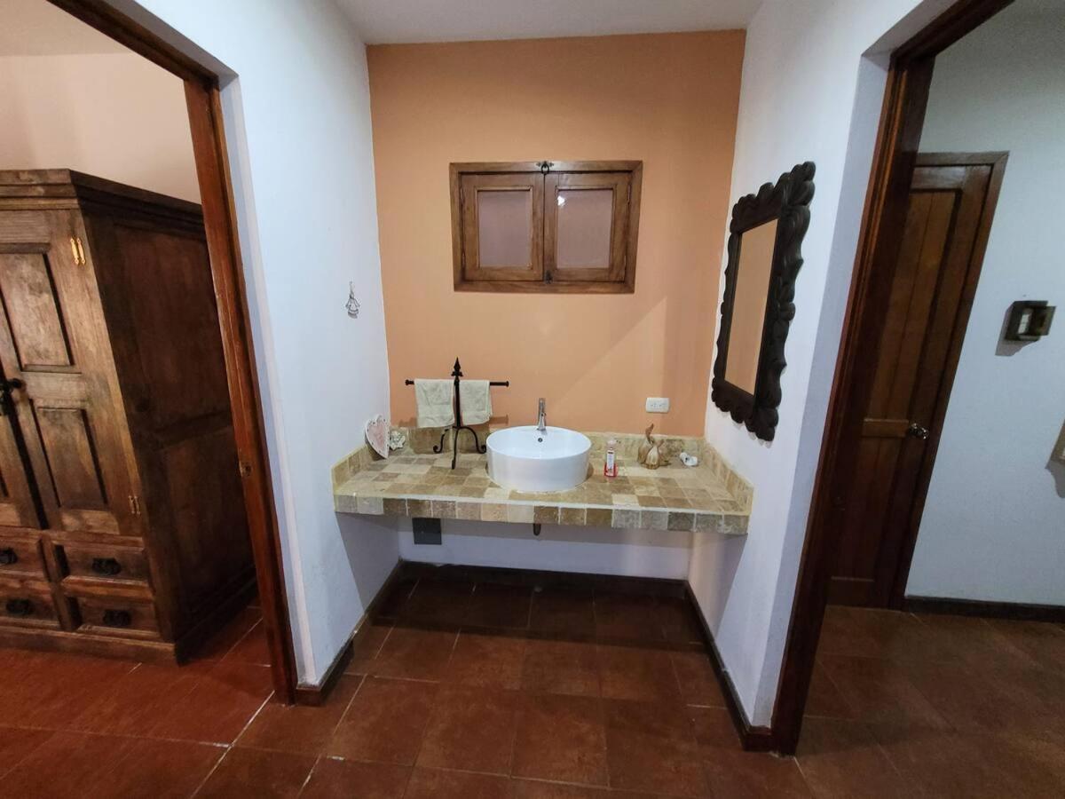 Amplia Casa Antigua Guatemala Con Pergola Y Jardin Βίλα Εξωτερικό φωτογραφία