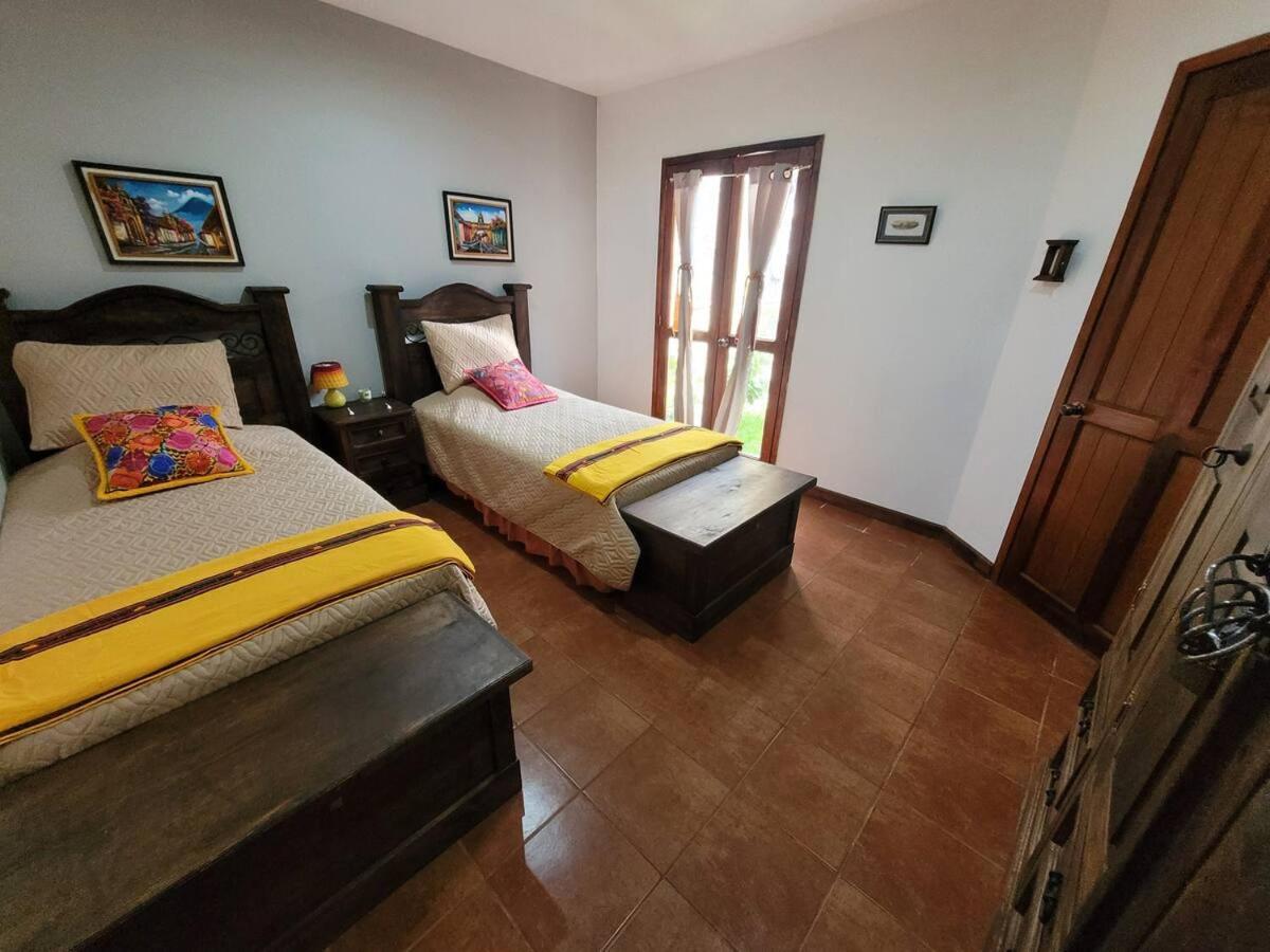 Amplia Casa Antigua Guatemala Con Pergola Y Jardin Βίλα Εξωτερικό φωτογραφία