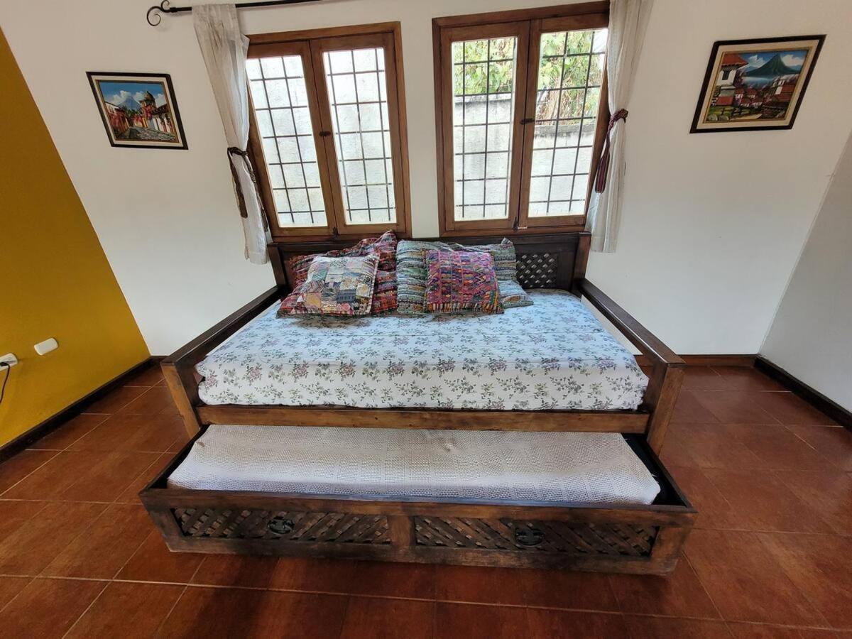 Amplia Casa Antigua Guatemala Con Pergola Y Jardin Βίλα Εξωτερικό φωτογραφία