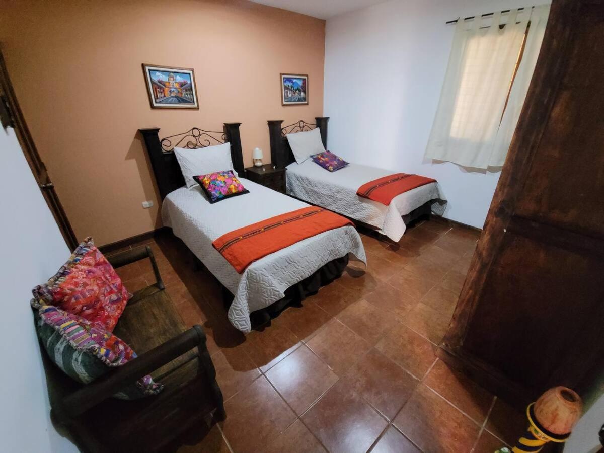Amplia Casa Antigua Guatemala Con Pergola Y Jardin Βίλα Εξωτερικό φωτογραφία